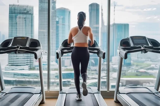 パーソナルジムで無理なくダイエット成功する女性のための実践的ポイント